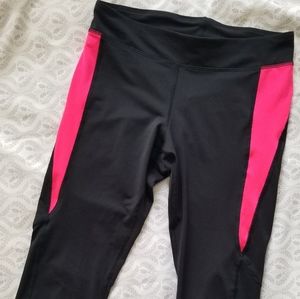 Under Armour Yoga Pants sz Medium